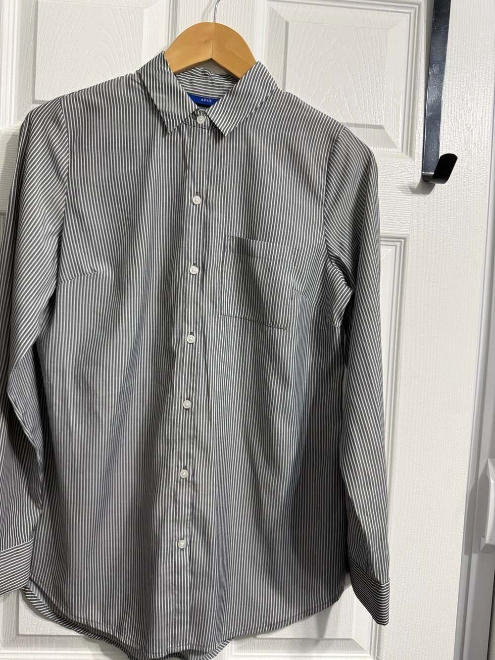 Apt. 9 Gray and White Striped Long Sleeve Button-Down Shirt with Pocket